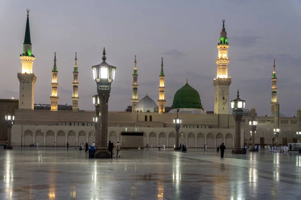 9 GECE GÜN LÜKS UMRE (KABE'YE YAKIN OTEL)